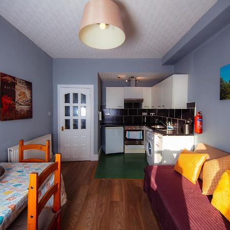Old Town Central Apartments By The Meadows Edimburgo Esterno foto